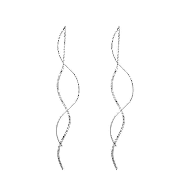 Aesthetic earrings with a geometric curve