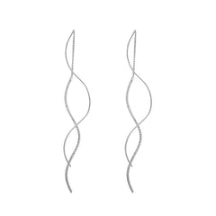Aesthetic earrings with a geometric curve