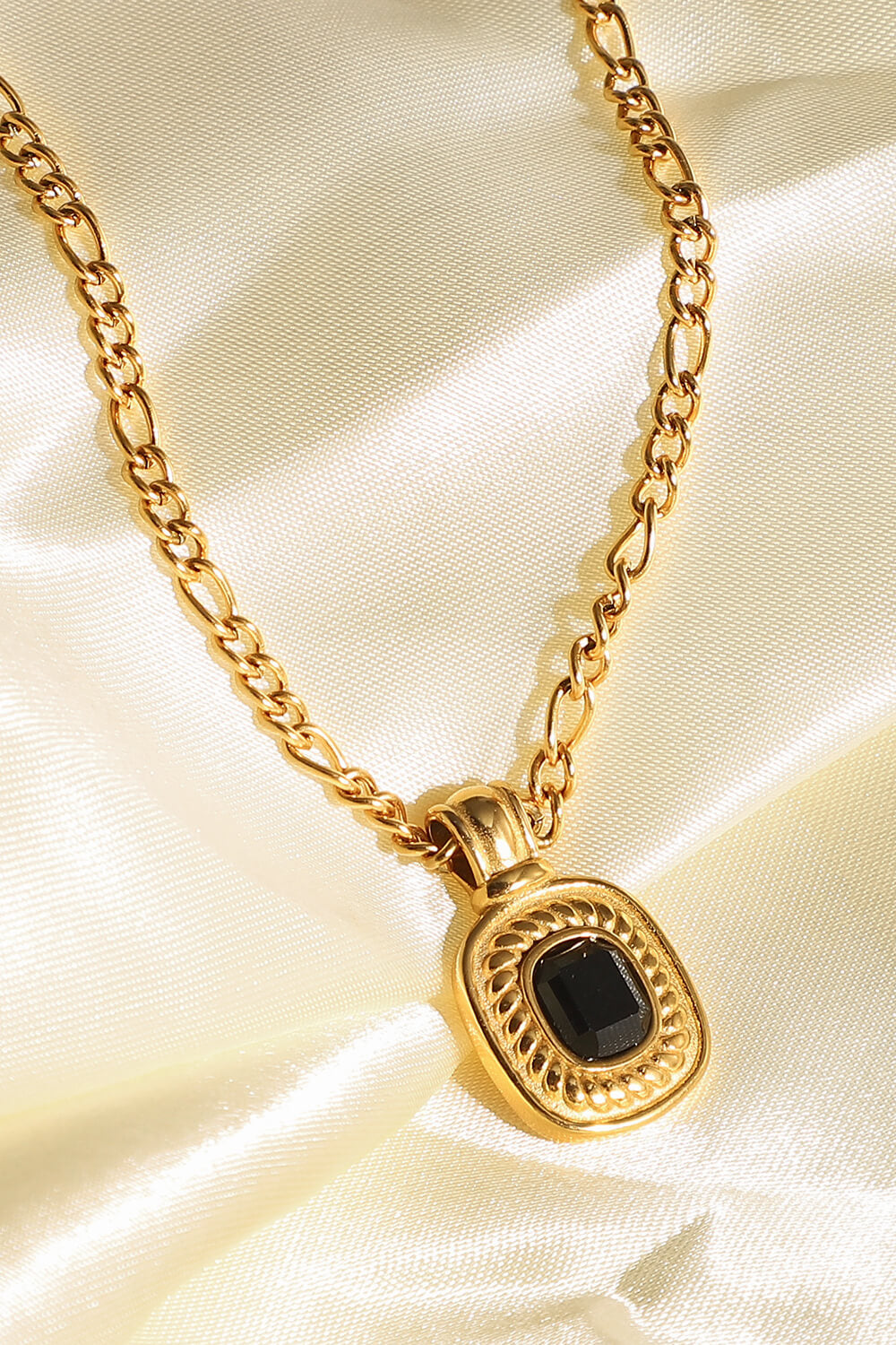 18K Gold Plated Inlaid Rhinestone Pendant Necklace