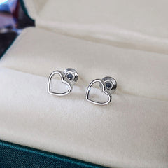 Minimal preppy heart shaped earrings