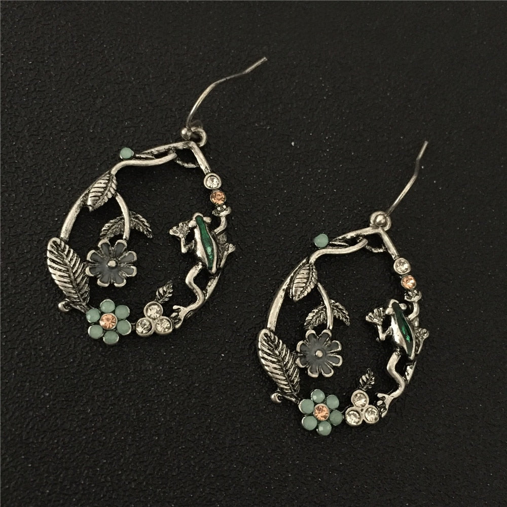 Retro earrings with antique flower