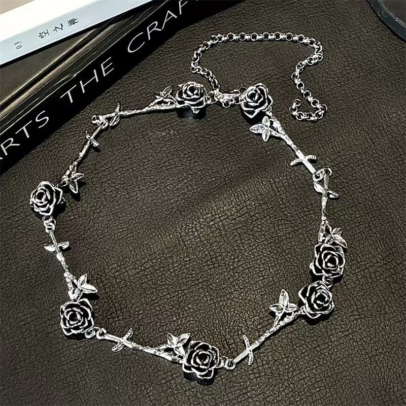 Vintage gothic necklace with roses