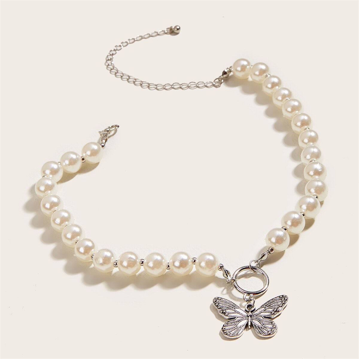 Pearl necklace with retro butterfly