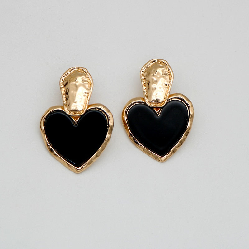Spectacular retro earrings with black hearts