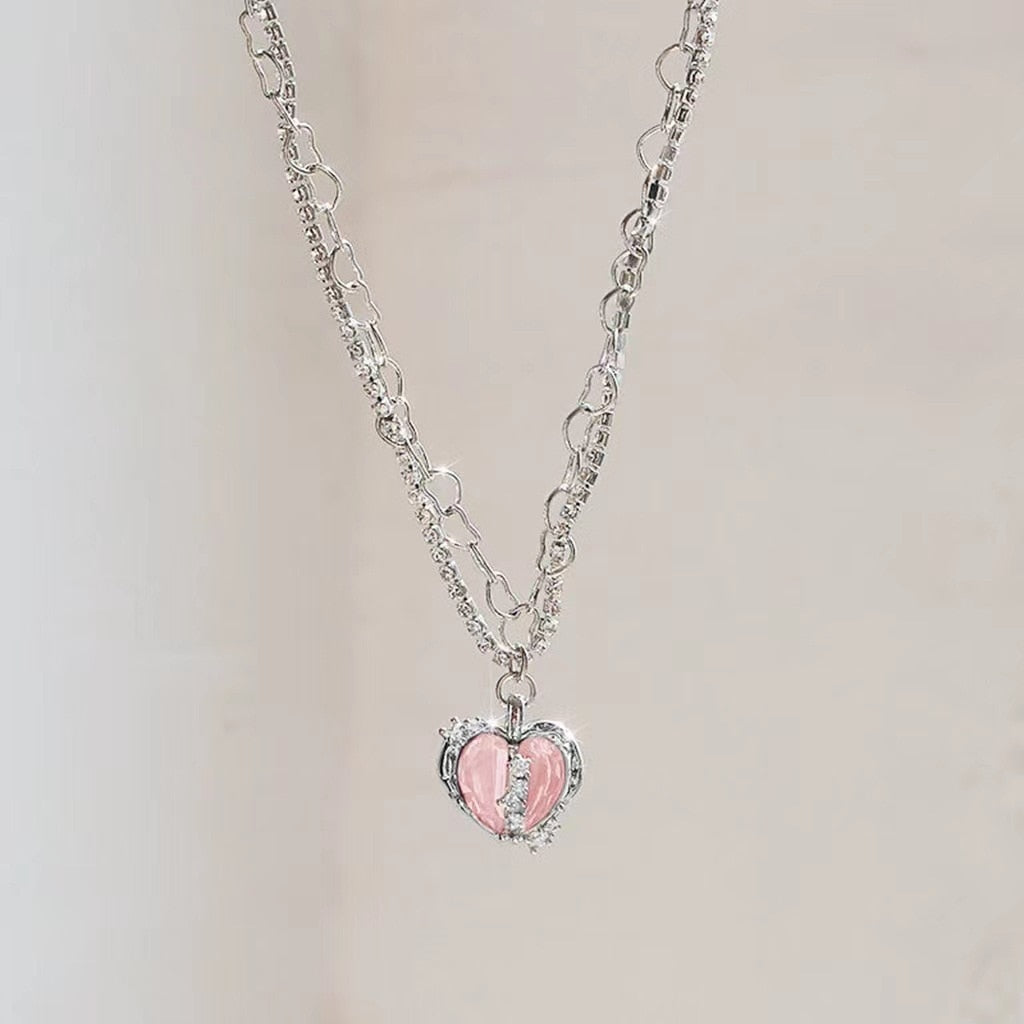 Pendant in Y2K style with a shot through heart