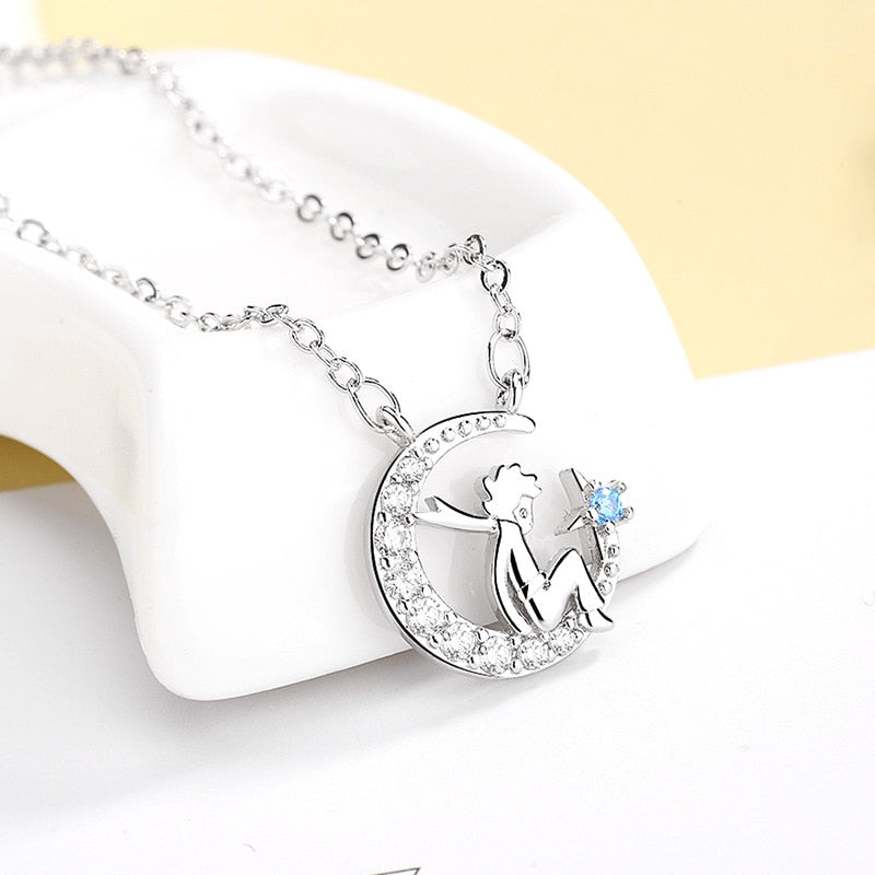 Aesthetic silver necklace with moon pendant