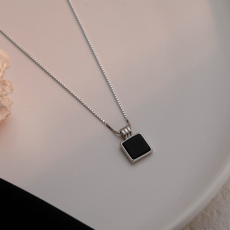 Aesthetic square pendant necklace