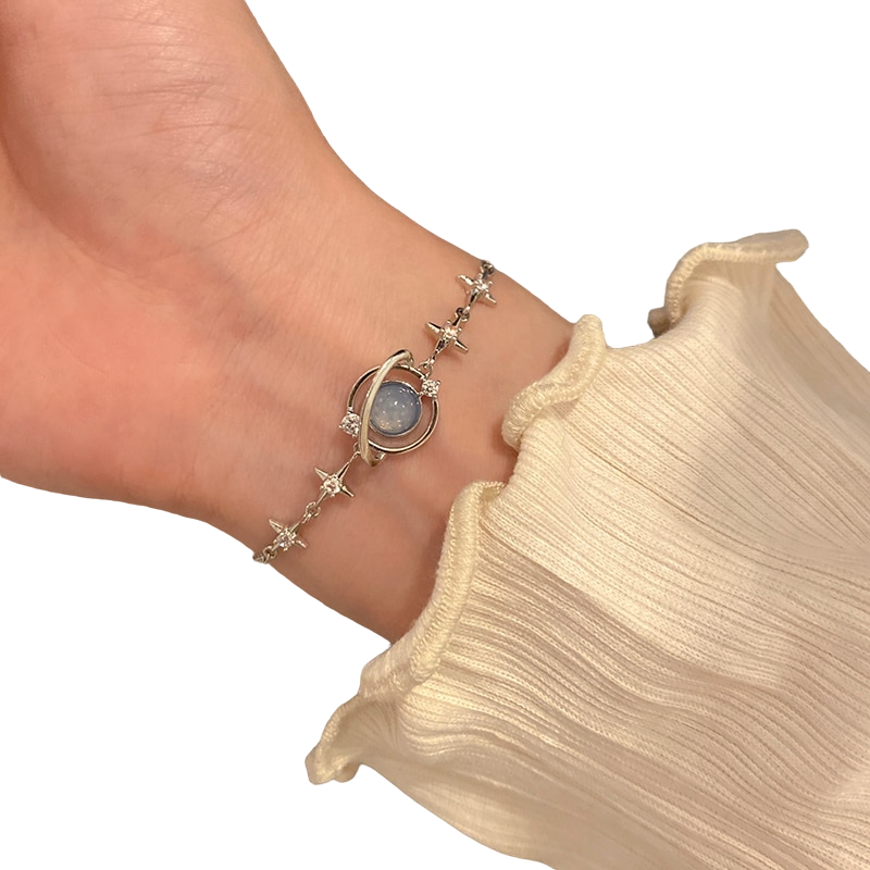 Aesthetic elegant bracelet with opal