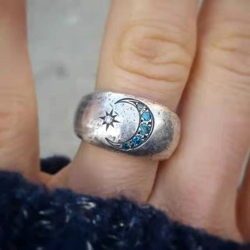 Retro ring with moon